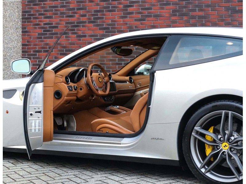 Ferrari FF 6.3 V12 *Atelier car*Suspension lift*Camera’s*Import Zwisterland* afbeelding 20