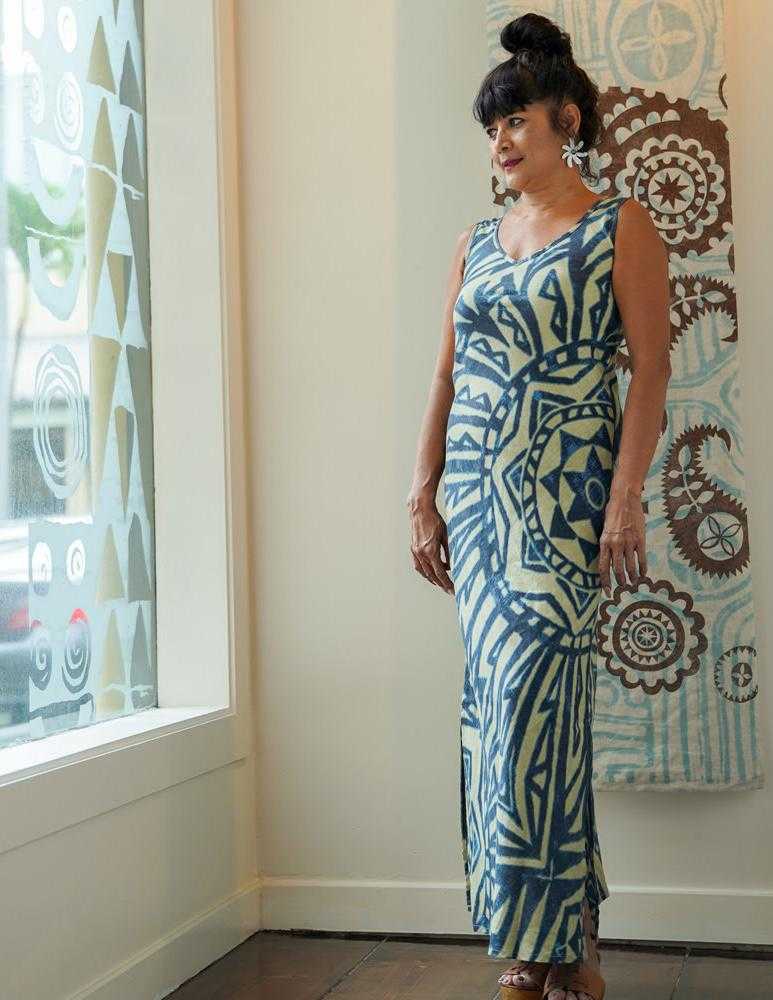 Mai Ka Hoʻokuʻi, V-Neck Long Dress