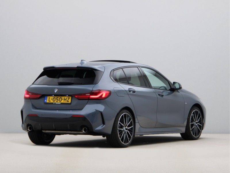 BMW 1 Serie 120i High Exe M-Sport Aut. afbeelding 9