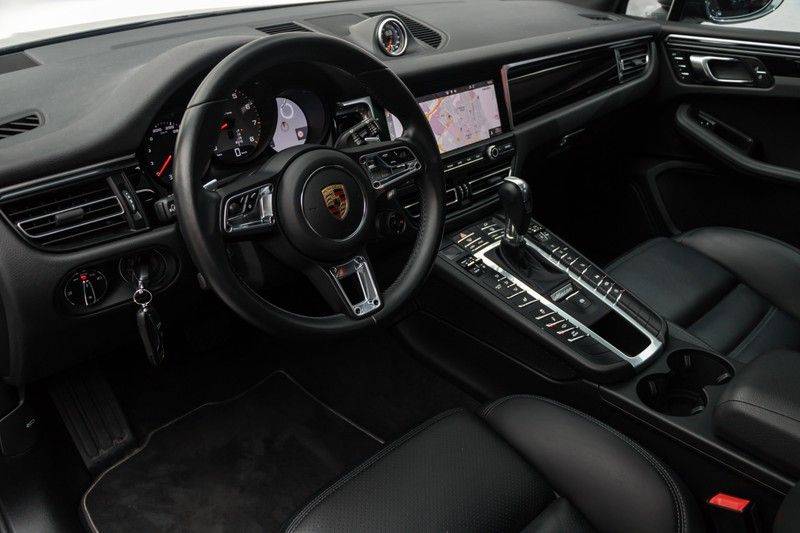 Porsche Macan 3.0 S 354pk Black Edition Nieuw Model Luchtvering Panoramadak SportChrono ACC Sportleder14Weg+Memory SchakelbareSportuitlaat Full-Led Navi/High Privatglass 21”Turbo Pdc afbeelding 22