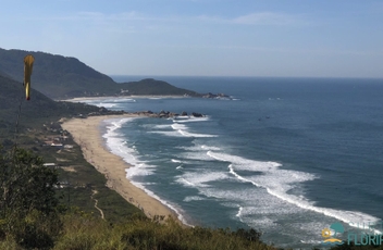 Vista aérea da praia mole pegando ao fundo a praia da galheta