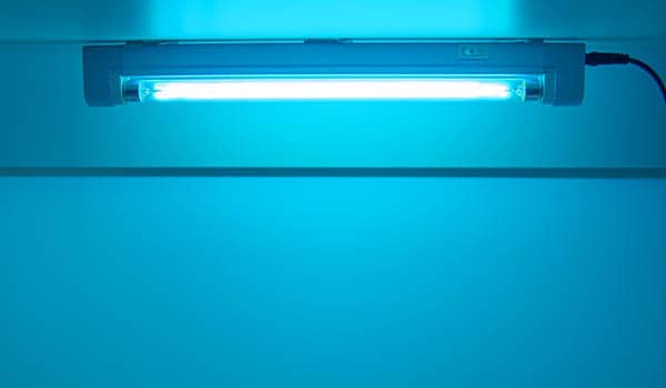 A UV light lamp
