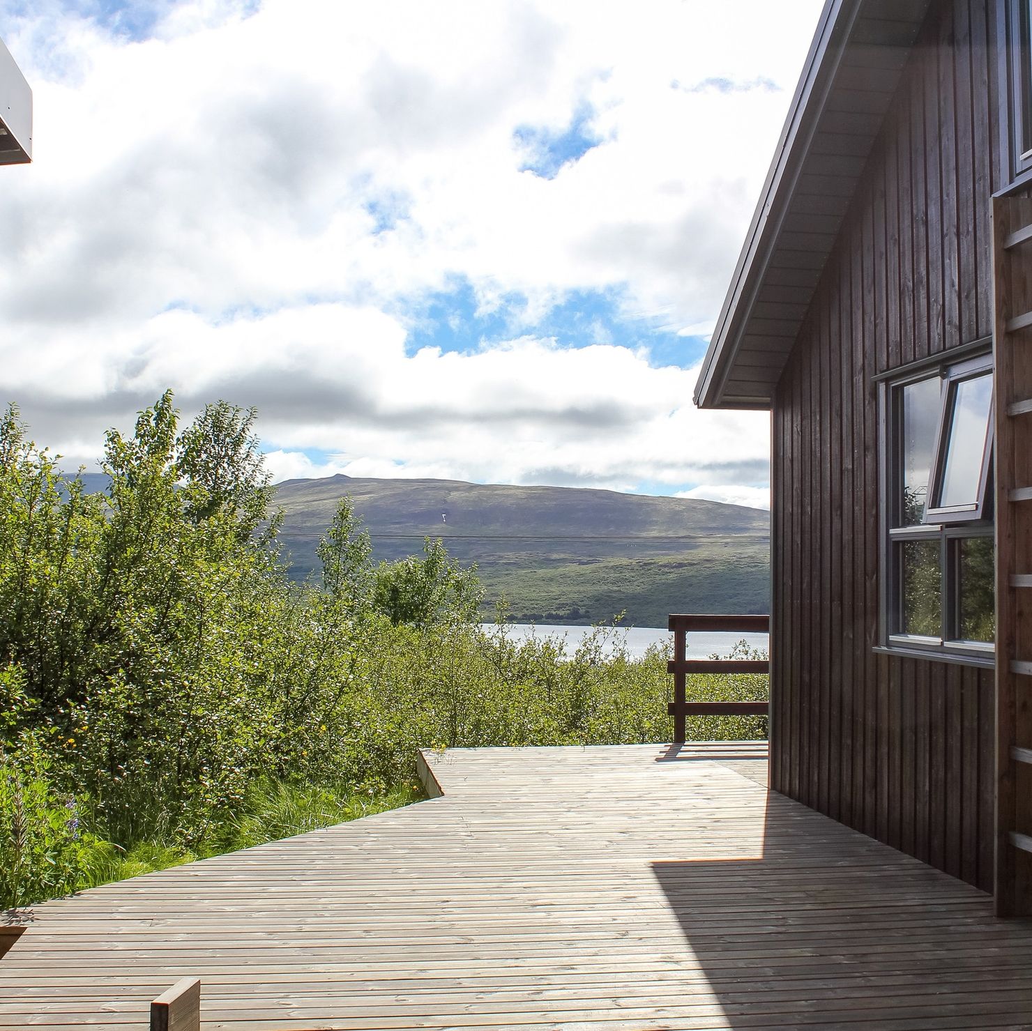 From the cottage you have a beautiful view of the lake Eyrarvatn