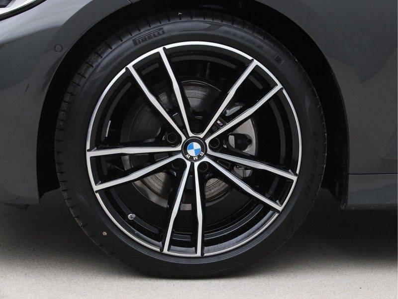 BMW 3 Serie 320i High Exe M-Sport afbeelding 23