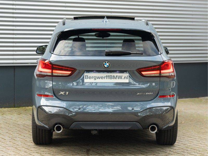 BMW X1 xDrive20i High Executive - Memoryzetel - Panorama - Trekhaak - Harman Kardon afbeelding 6