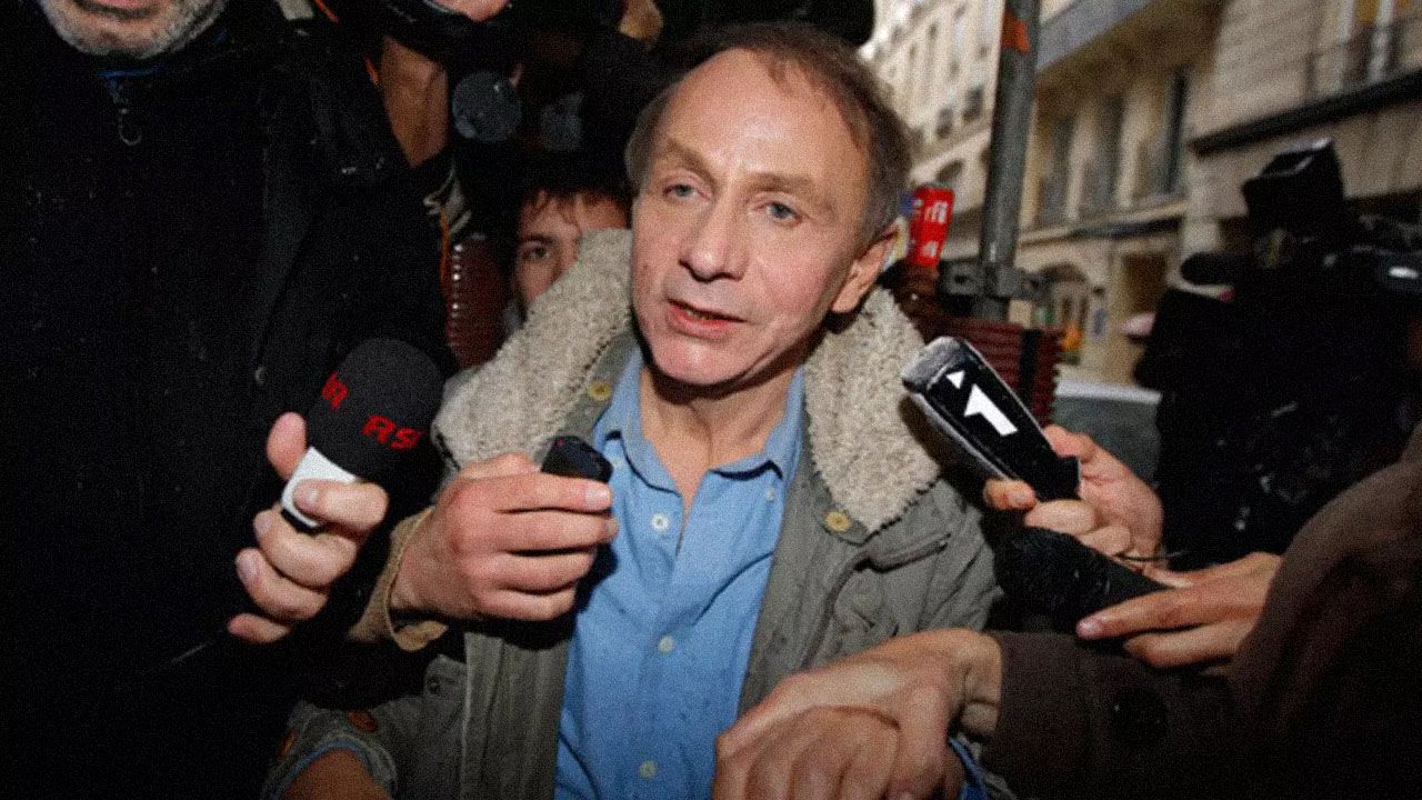 Мишель Уэльбек после получения Гонкуровской премии в 2010 году / Reuters, Benoit Tessier