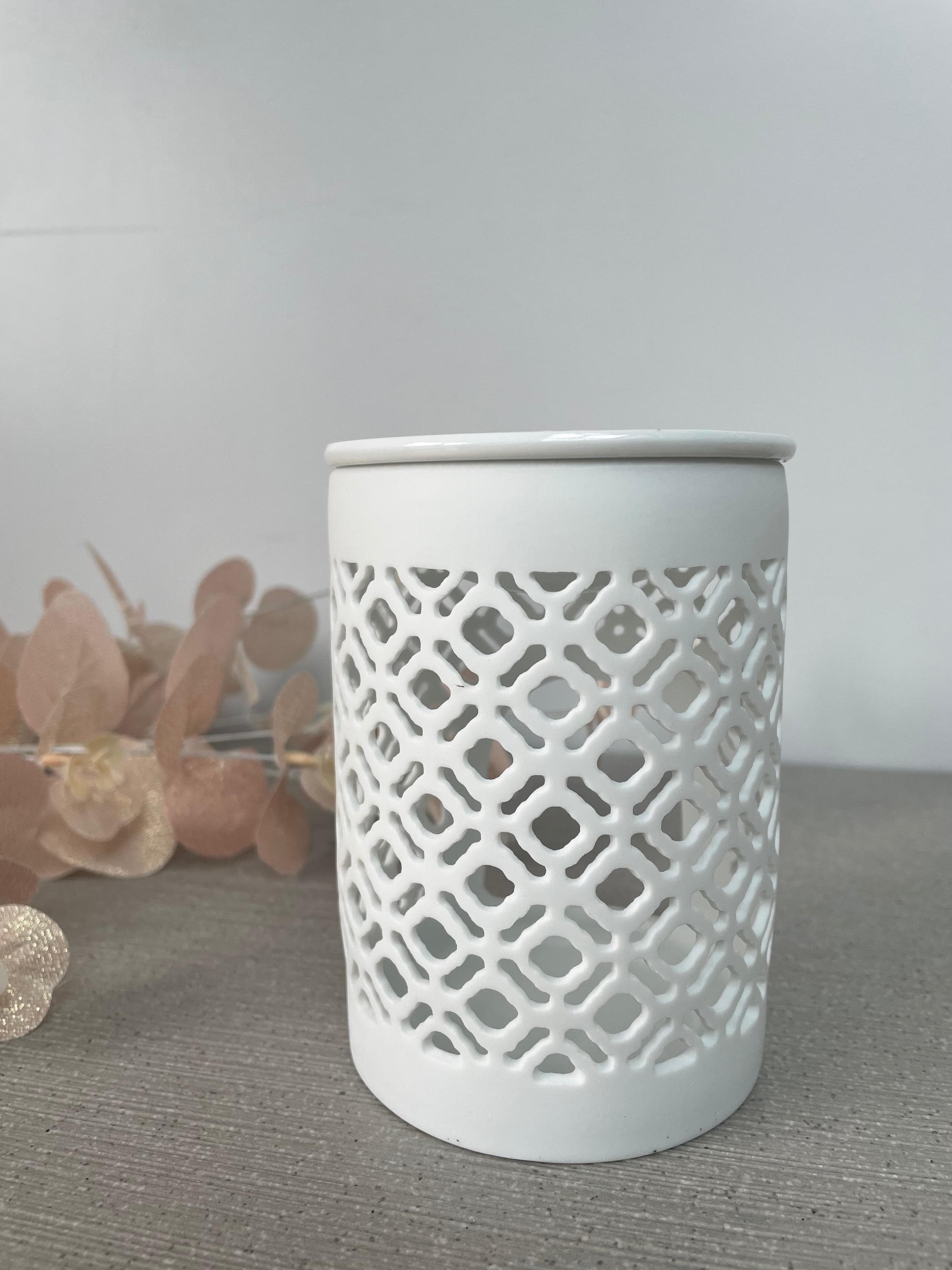 Lattice Design Tealight burner in matte white finish.