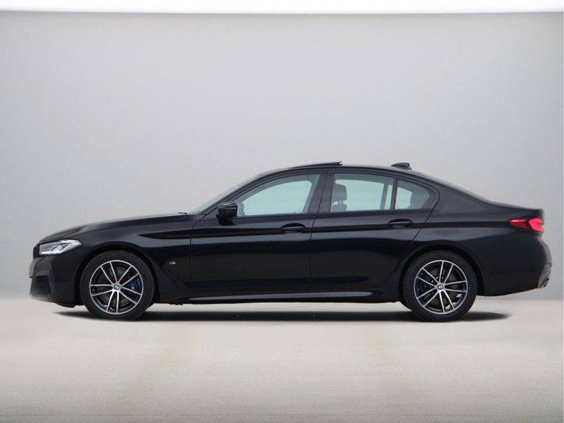 BMW 5 Serie 530d xDrive High Executive Sedan afbeelding 12