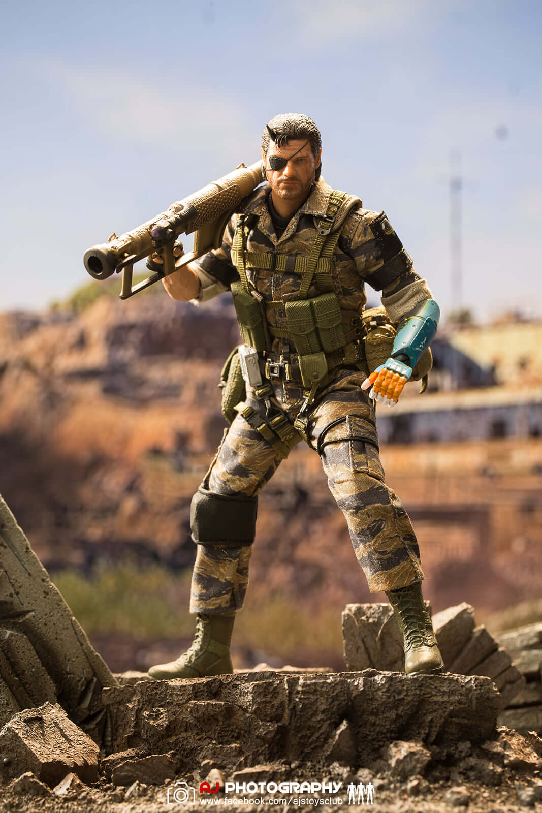 LIMToys Metal Gear Snake 1/12 Scale Figure