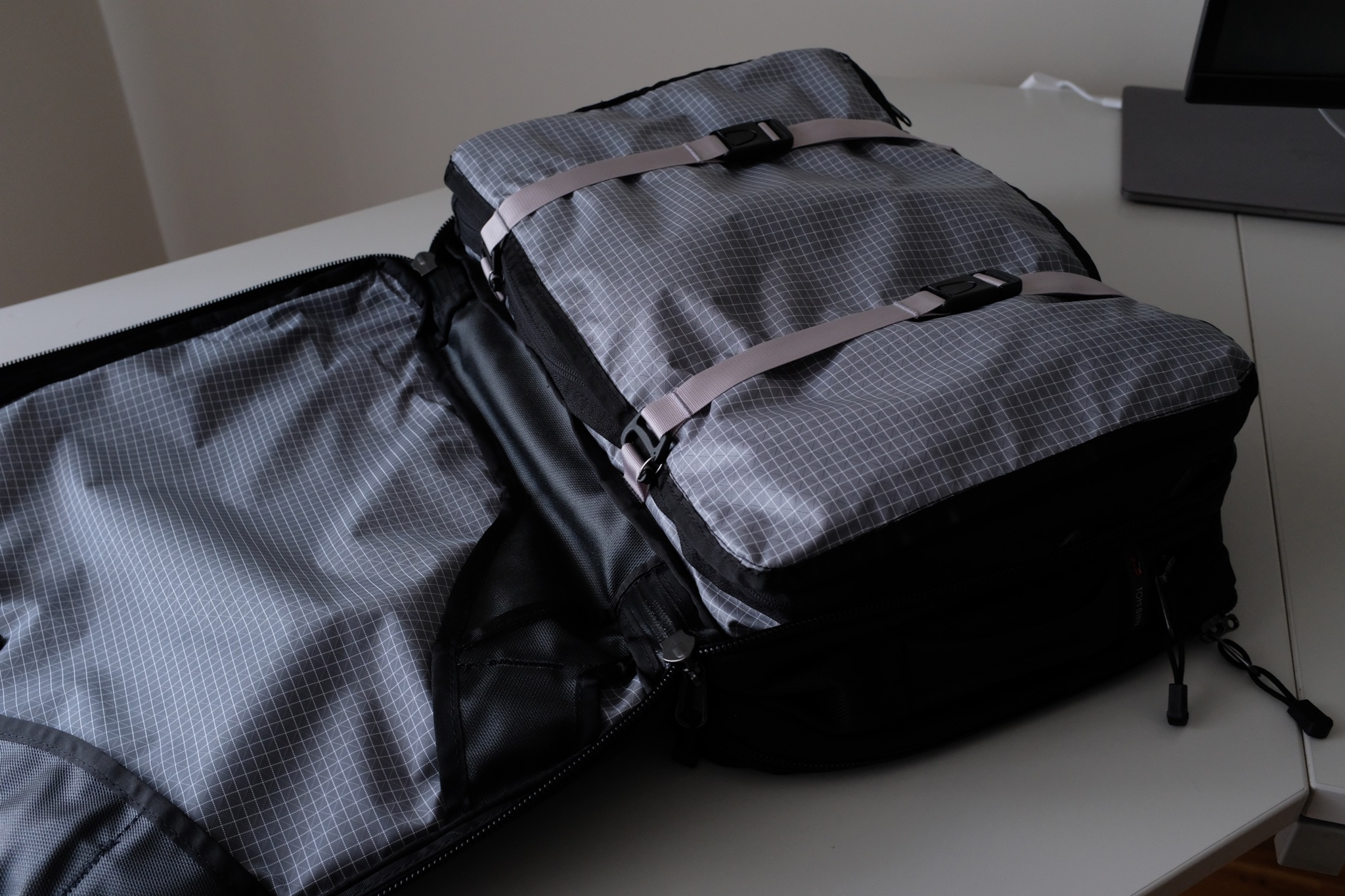 suitcase compression straps