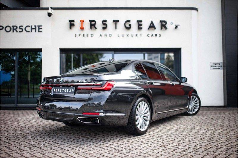 BMW 7 Serie 740d xDrive *ACC / Schuifdak / Harman-Kardon / Trekhaak / Laser / HUD* afbeelding 2