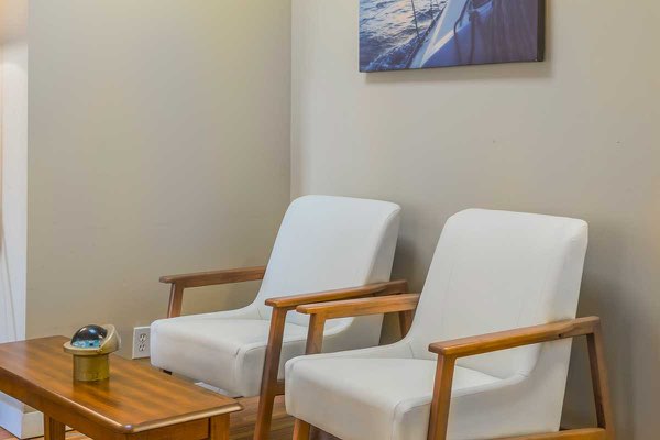 A photo of a psychologist therapy office