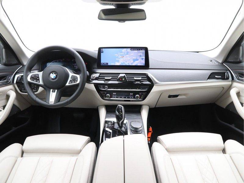 BMW 5 Serie Touring 520i High Executive Luxury Line afbeelding 13