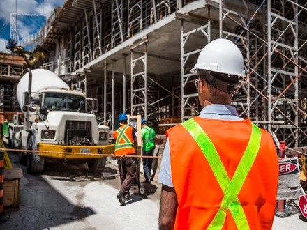 Safety and Sustainability First: How to Organise a Building Site