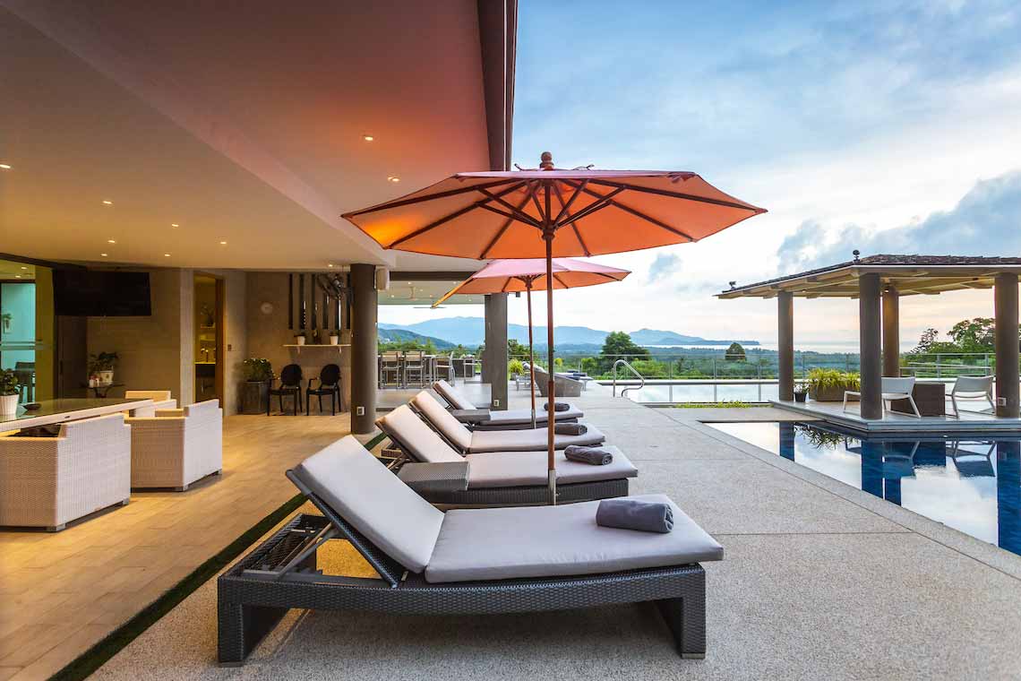 La Colline Villa Suriyan outdoor seating