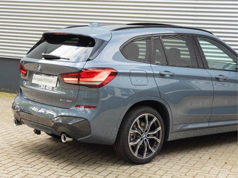 BMW X1 xDrive20i High Executive - Memoryzetel - Panorama - Trekhaak - Harman Kardon afbeelding 10