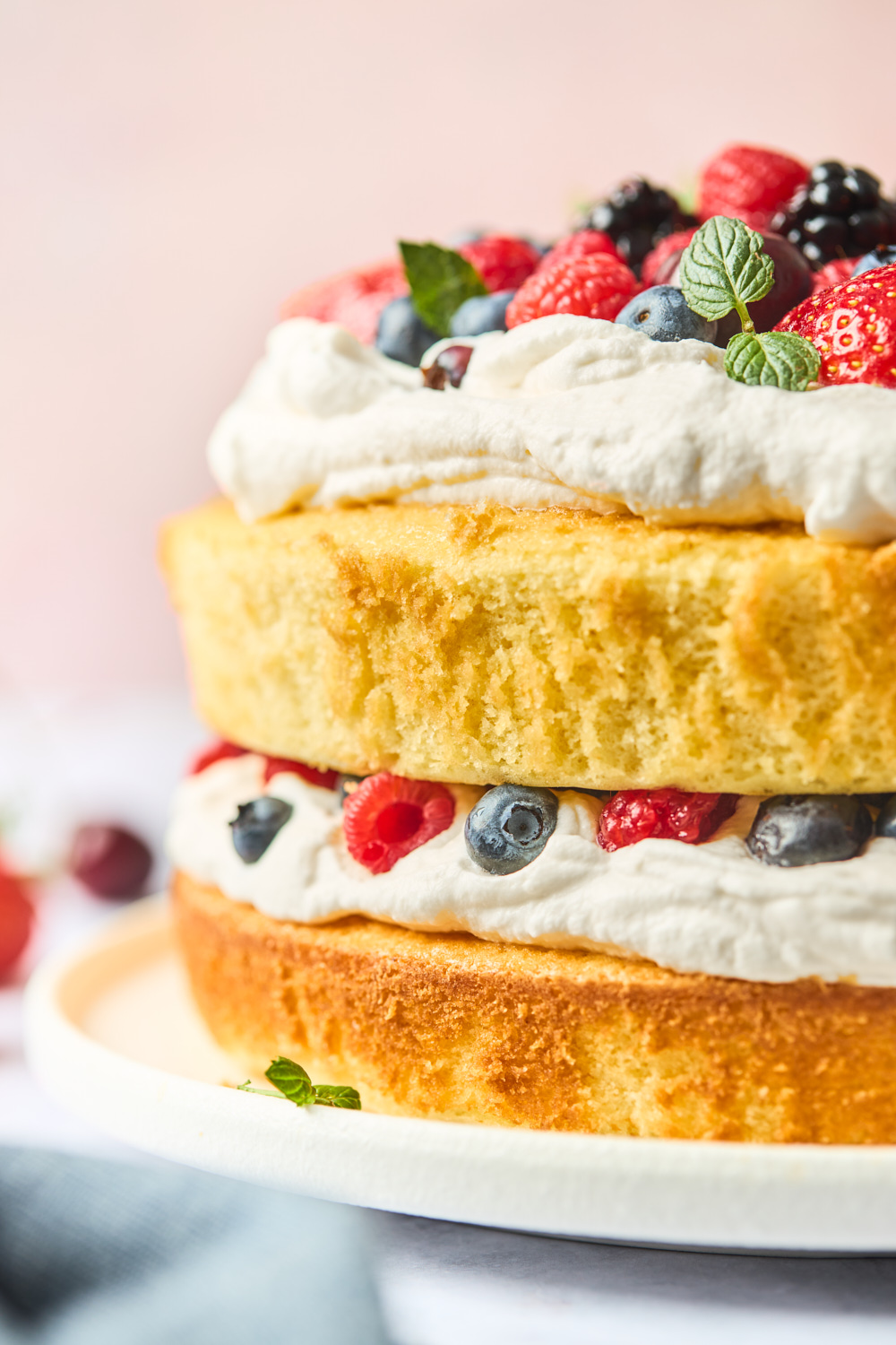Vanilla Sponge Cake Recipe With Berries and Cream