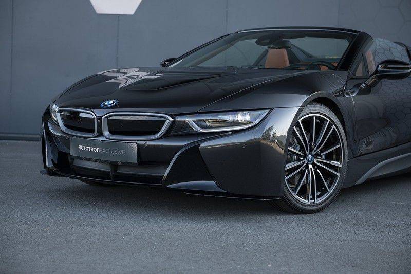 BMW i8 Roadster Dry Carbon, Carbon interieur afwerking, Accaro fijn nappa leder, Progressive package , Laser LED Koplampen afbeelding 11