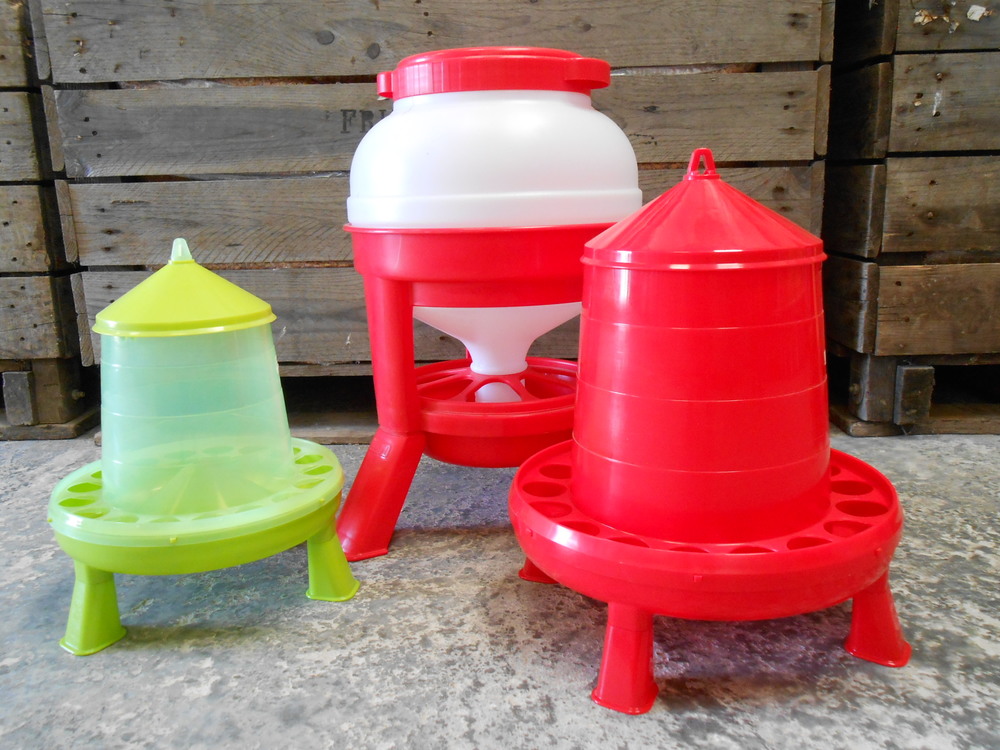 Mangeoire volailles sur pied