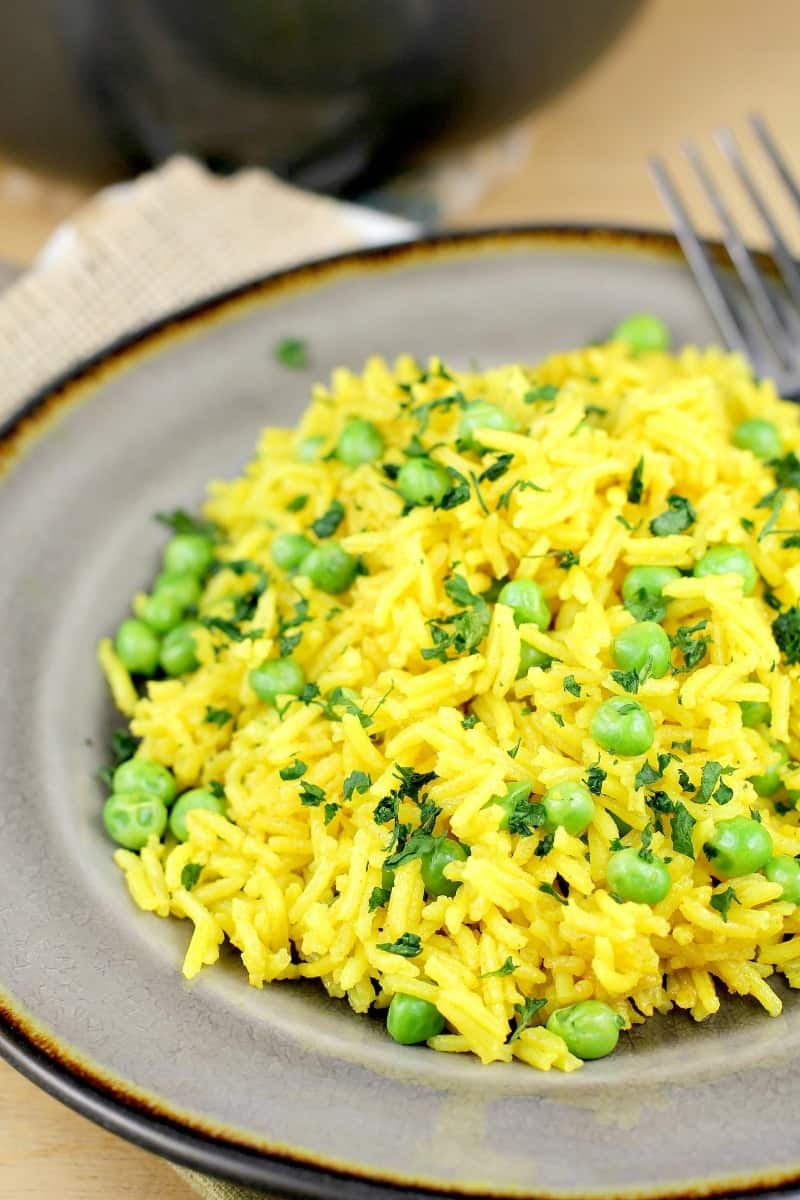 Turmeric rice with peas