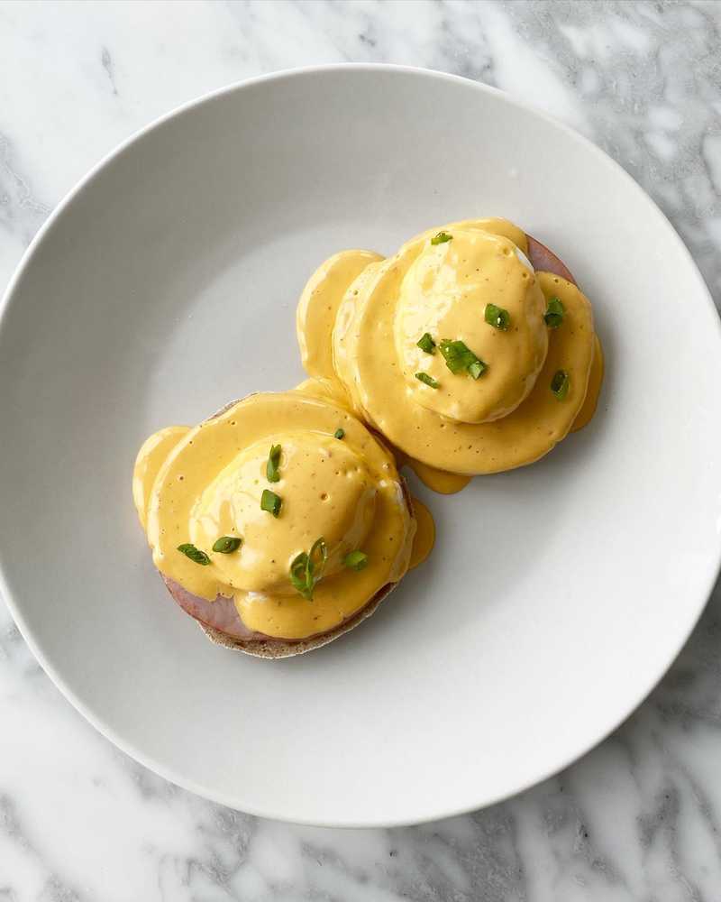 Long weekends call for eggs Benedict with chipotle hollandaise. Used the @kenjilopezalt immersion blender method for hollandaise and threw in a canned…