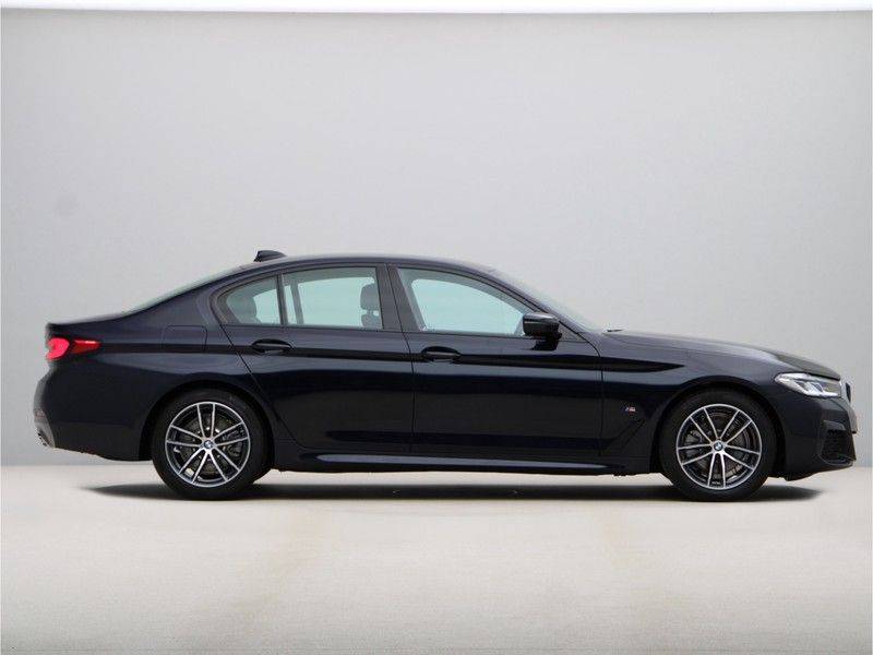 BMW 5 Serie 520i High Exe M-Sport Aut. afbeelding 8