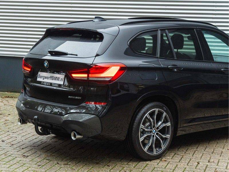 BMW X1 xDrive20i High Executive - M-Sport - Memoryzetel - Trekhaak - Harman Kardon afbeelding 10