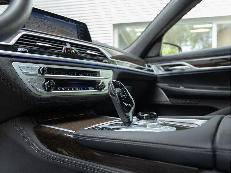 BMW 7 Serie 745e High Executive - M-Sport - Individual - Dak - Stoelventilatie afbeelding 22